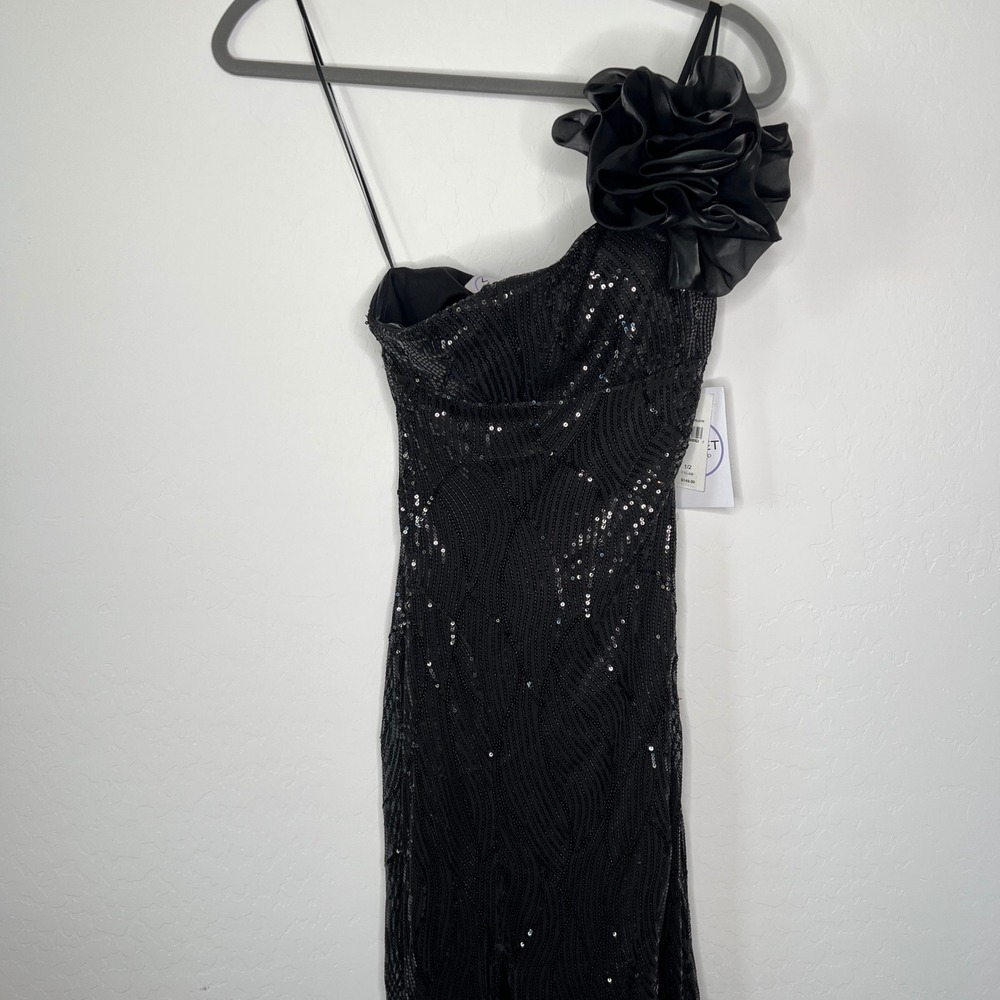Violet Weekend Gown Juniors 1/2 Black One Shoulder Sequin 3D Floral Slit 65741J - Picture 4 of 13